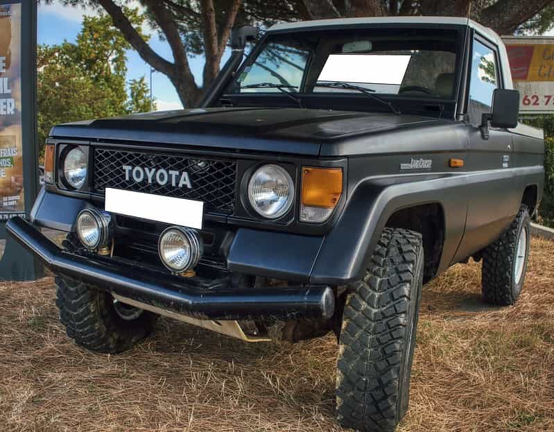 Toyota Land Cruiser - Ikona Japońskiej Siły Terenowej