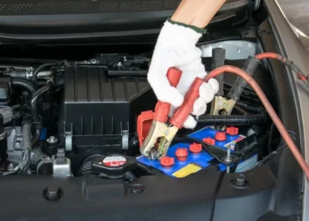 Akumulatory a warunki atmosferyczne - jak przechowywać akumulator zimą?