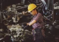 Sprzęty, które ułatwią pracę mechanika na co dzień. Co warto wybrać?