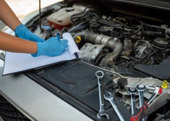 Kod błędu P1000, fot. alfexe, create.vista.com