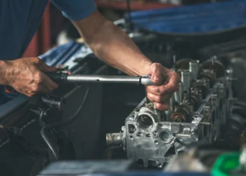 Klucze dynamometryczne – precyzja, która ma znaczenie w warsztacie i nie tylko