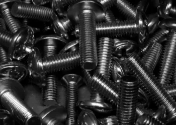 Elementy złączne: kluczowe komponenty w konstrukcjach mechanicznych i budowlanych