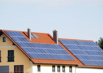 Jak poprawnie zamontować instalację fotowoltaiczną: przewodnik krok po kroku