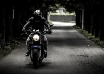 Jak przygotować motocykl do sezonu? Sprawdź krok po kroku